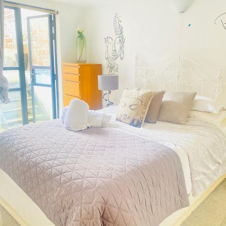 Stunning, Stylish Garden Flat In The Heart Of Wimbledon Daire Londra Dış mekan fotoğraf