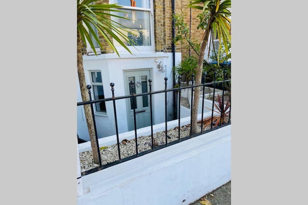Stunning, Stylish Garden Flat In The Heart Of Wimbledon Daire Londra Dış mekan fotoğraf