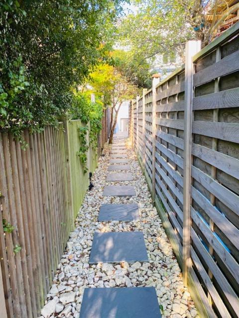 Stunning, Stylish Garden Flat In The Heart Of Wimbledon Daire Londra Dış mekan fotoğraf