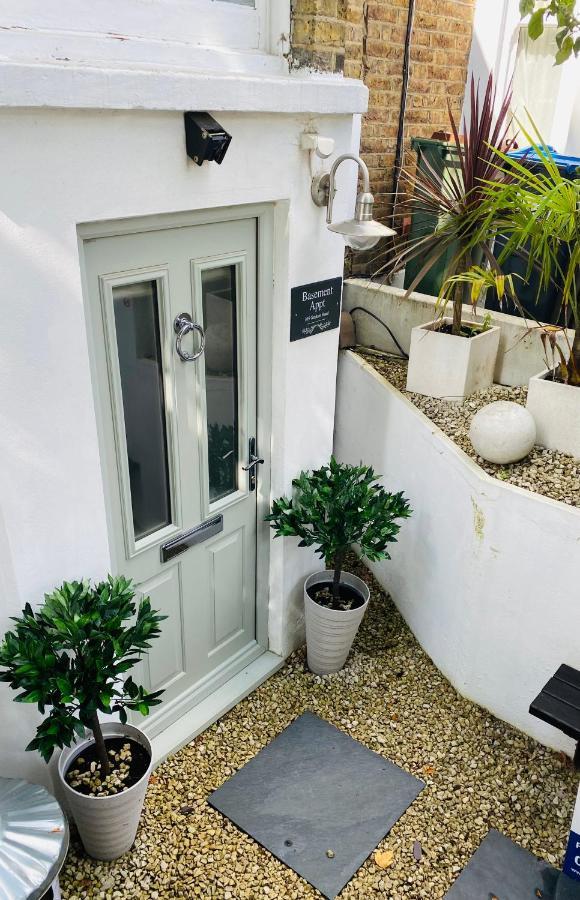 Stunning, Stylish Garden Flat In The Heart Of Wimbledon Daire Londra Dış mekan fotoğraf