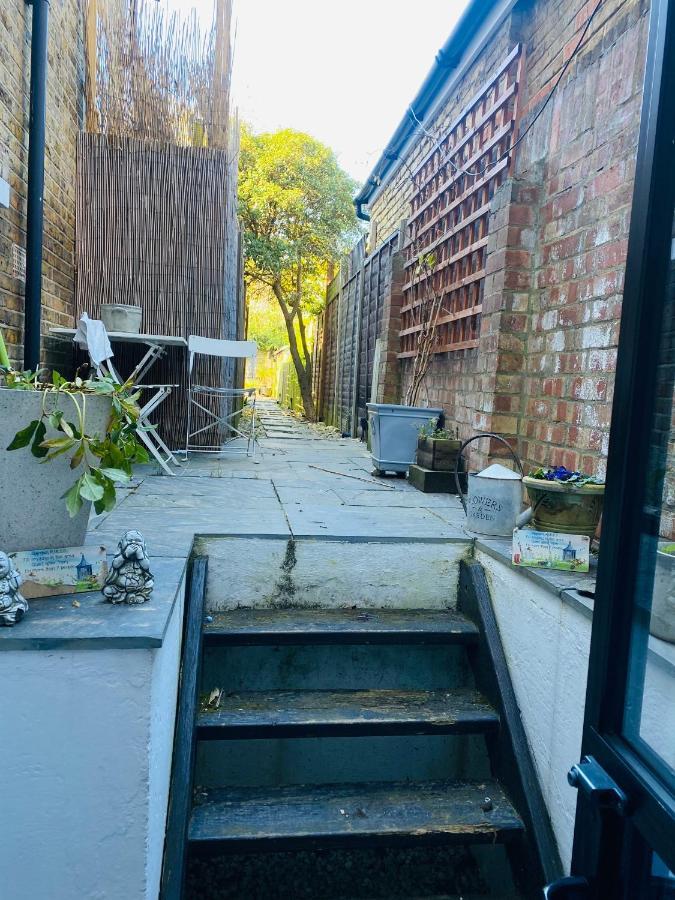 Stunning, Stylish Garden Flat In The Heart Of Wimbledon Daire Londra Dış mekan fotoğraf